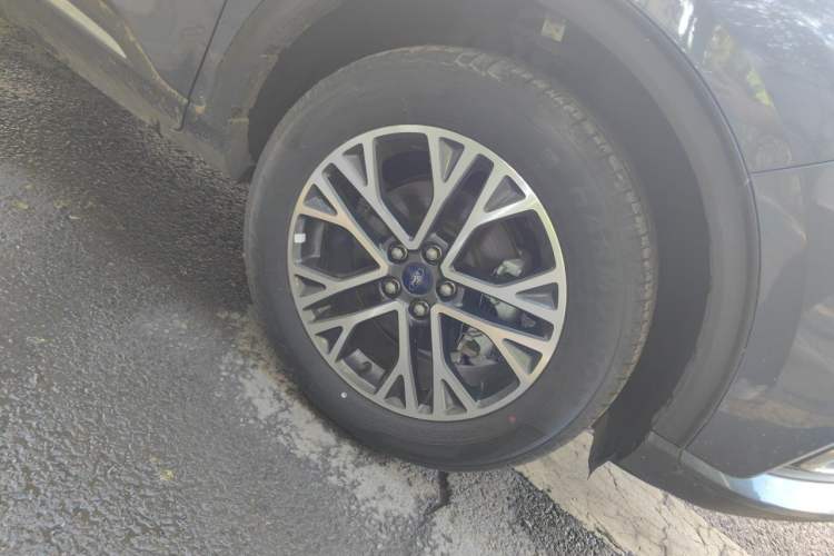 Used Ford Escape 2020 EcoBoost 245 Four-Wheel Drive Titanium Edition Right Front Wheel Hub