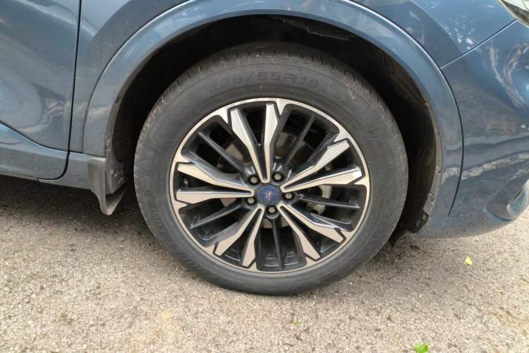 Used Ford Escape 2020 EcoBoost 245 Four-Wheel Drive ST-LINE Deluxe Edition Right Front Wheel Hub