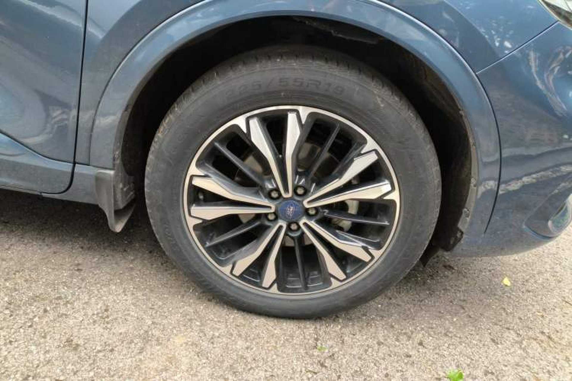 Used Ford Escape 2020 EcoBoost 245 Four-Wheel Drive ST-LINE Deluxe Edition Right Front Wheel Hub
