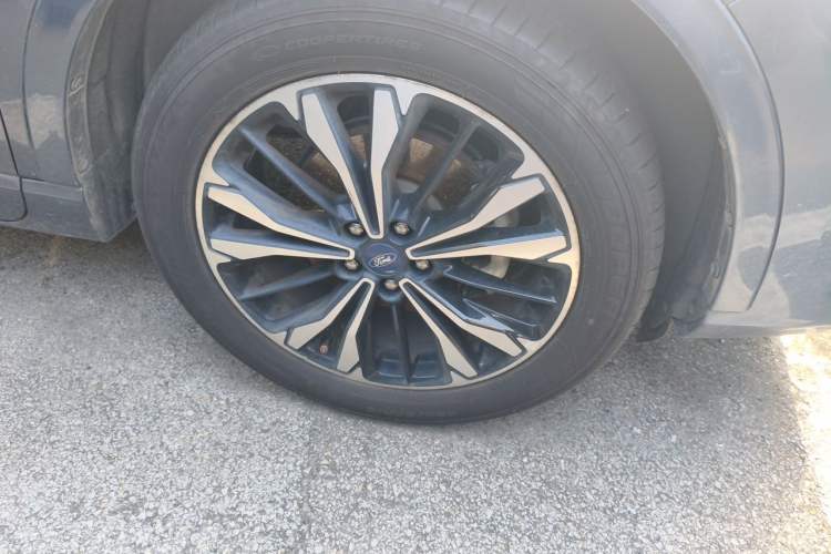 Used Ford Escape 2020 EcoBoost 245 Four-Wheel Drive ST-LINE Deluxe Edition Right Front Wheel Hub