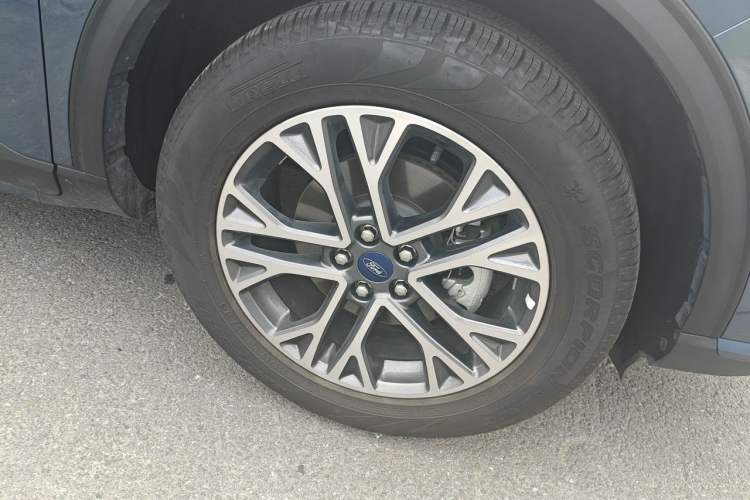 Used Ford Escape 2020 EcoBoost 245 Two-Wheel-Drive Titanium Edition Right Front Wheel Hub