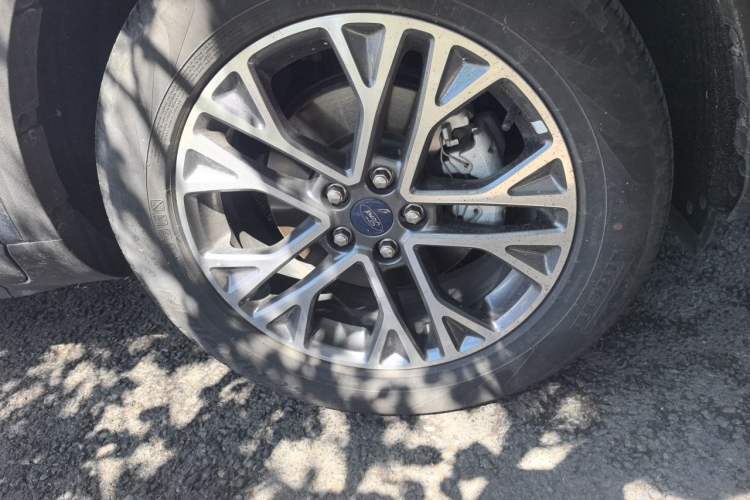 Used Ford Escape 2020 EcoBoost 245 Four-Wheel Drive Titanium Edition Right Front Wheel Hub