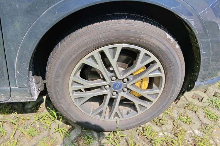 Used Ford Escape 2020 EcoBoost 245 Two-Wheel Drive Smart & Enjoyment Model Right Front Wheel Hub