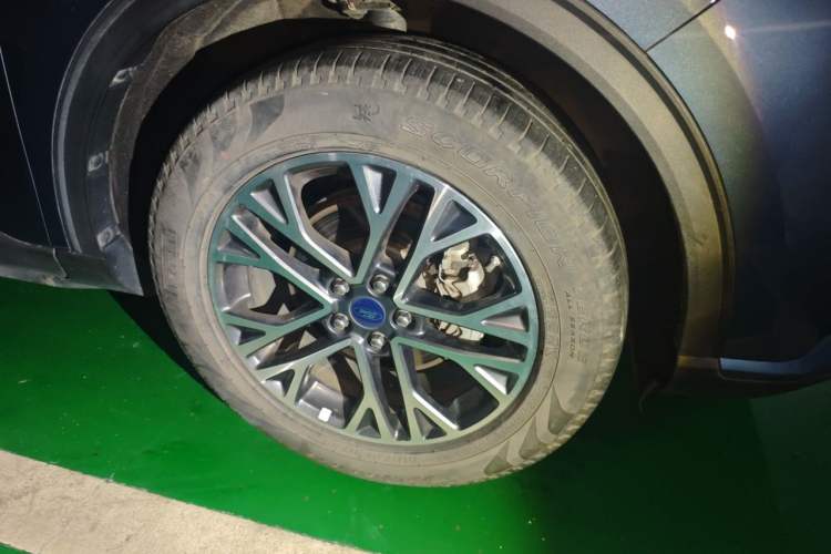 Used Ford Escape 2020 EcoBoost 245 4x4 Enjoyment Model Right Front Wheel Hub