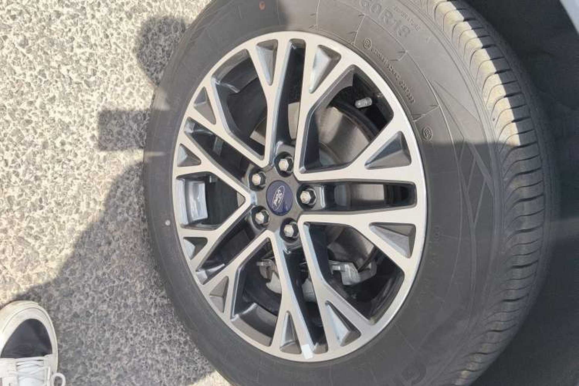 Used Ford Escape 2020 EcoBoost 245 Four-Wheel Drive Luxury Edition Right Front Wheel Hub