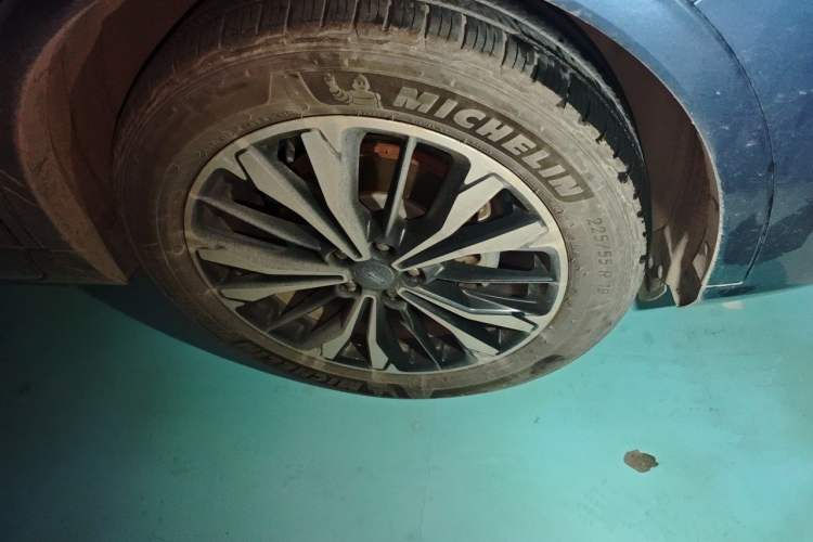 Used Ford Escape 2020 EcoBoost 245 Four-Wheel Drive ST-LINE Deluxe Edition Right Front Wheel Hub