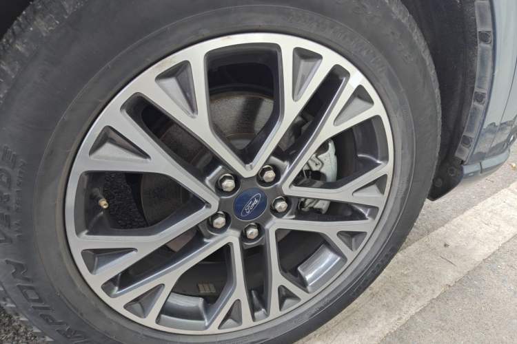 Used Ford Escape 2020 EcoBoost 245 Four-Wheel Drive Luxury Edition Right Front Wheel Hub