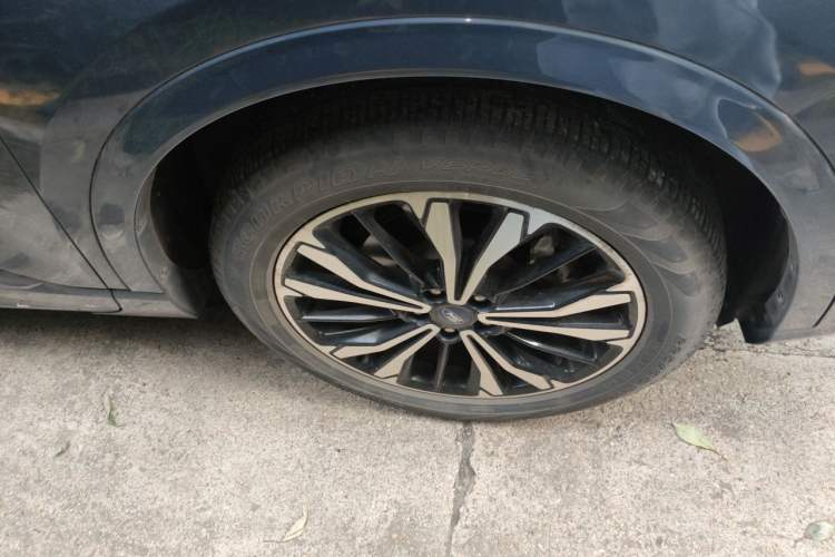 Used Ford Escape 2020 EcoBoost 245 Four-Wheel Drive ST-LINE Deluxe Edition Right Front Wheel Hub
