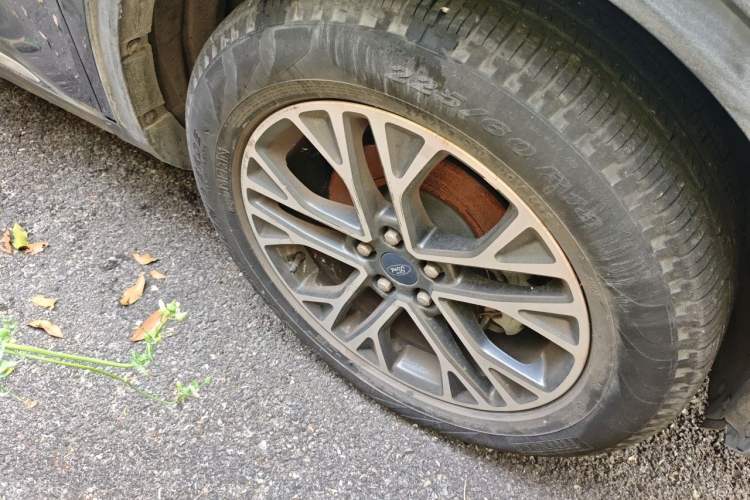 Used Ford Escape 2020 EcoBoost 245 Two-Wheel-Drive Titanium Edition Right Front Wheel Hub