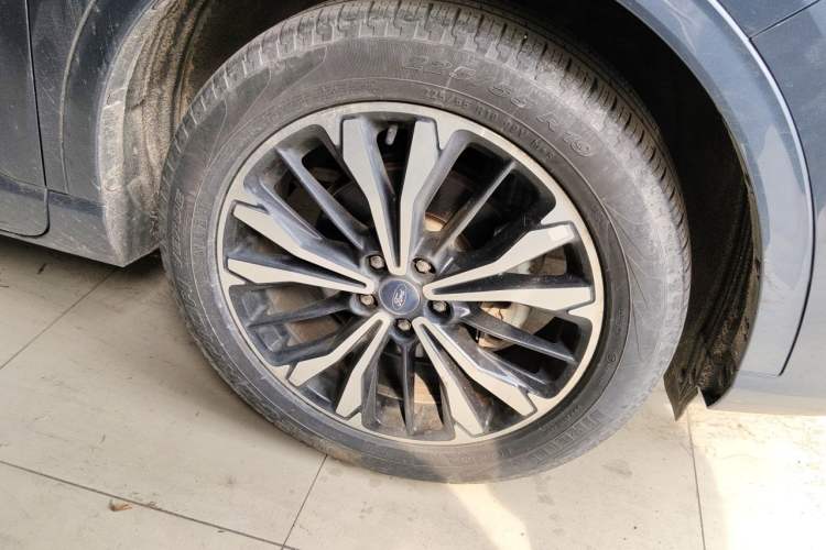 Used Ford Escape 2020 EcoBoost 245 Four-Wheel Drive ST-LINE Deluxe Edition Right Front Wheel Hub