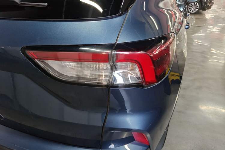 Used Ford Escape 2020 EcoBoost 245 Two-Wheel-Drive Titanium Edition Right Rear Taillight
