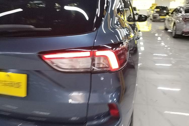 Used Ford Escape 2020 EcoBoost 245 Four-Wheel Drive ST-LINE Deluxe Edition Right Rear Taillight