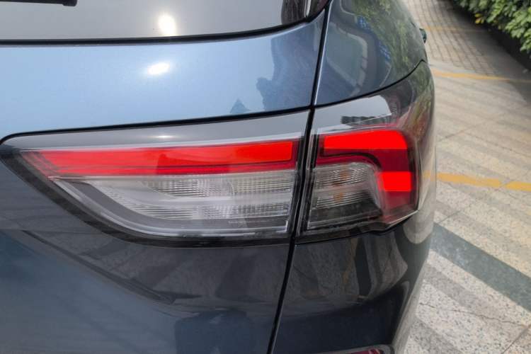 Used Ford Escape 2020 EcoBoost 245 Two-Wheel Drive Smart & Enjoyment Model Right Rear Taillight