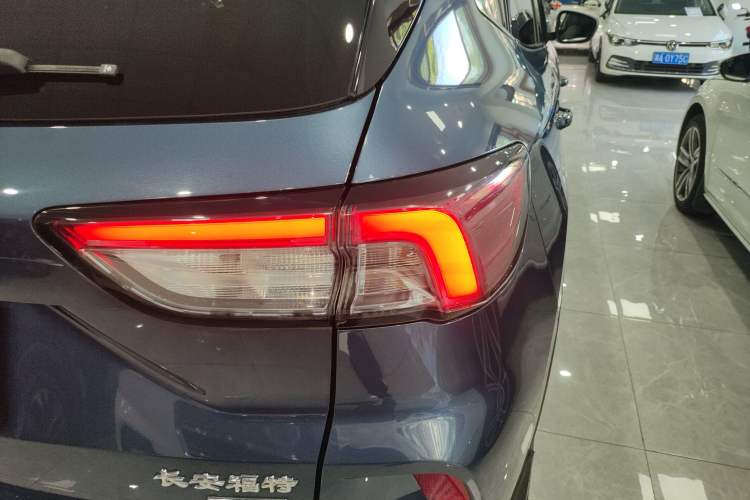 Used Ford Escape 2020 EcoBoost 245 Four-Wheel Drive Titanium Edition Right Rear Taillight