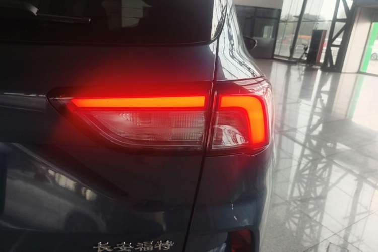 Used Ford Escape 2020 EcoBoost 245 Four-Wheel Drive ST-LINE Deluxe Edition Right Rear Taillight