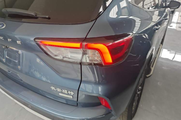 Used Ford Escape 2020 EcoBoost 245 Two-Wheel-Drive Titanium Edition Right Rear Taillight