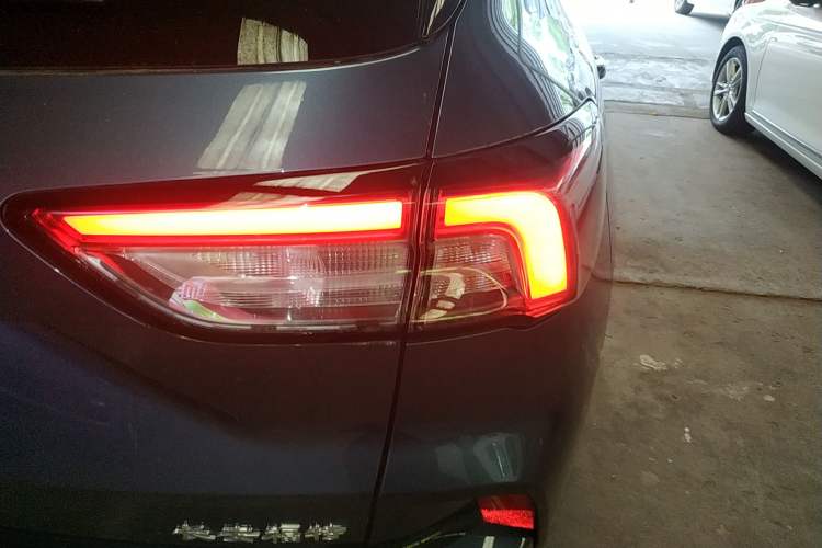 Used Ford Escape 2020 EcoBoost 245 Two-Wheel-Drive Titanium Edition Right Rear Taillight