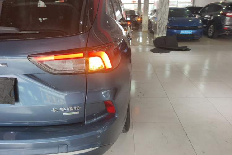 Used Ford Escape 2020 EcoBoost 245 Four-Wheel Drive Luxury Edition Right Rear Taillight