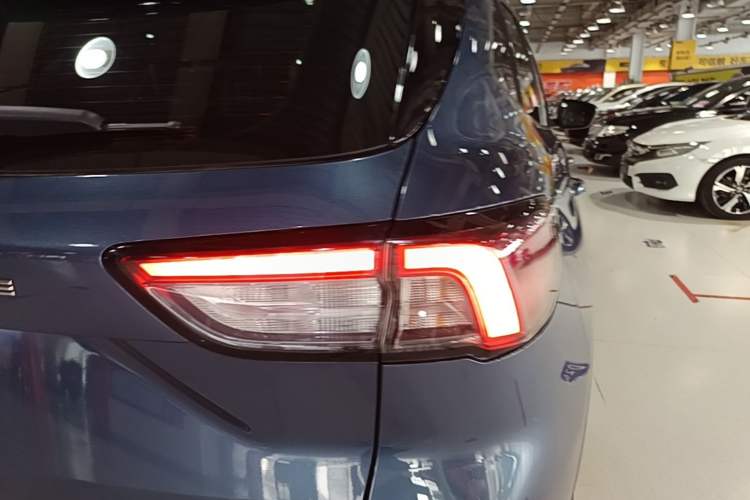 Used Ford Escape 2020 EcoBoost 245 Two-Wheel-Drive Comfort Edition Right Rear Taillight