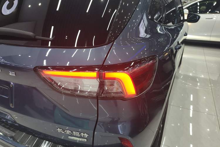 Used Ford Escape 2020 EcoBoost 245 Two-Wheel Drive Smart & Enjoyment Model Right Rear Taillight
