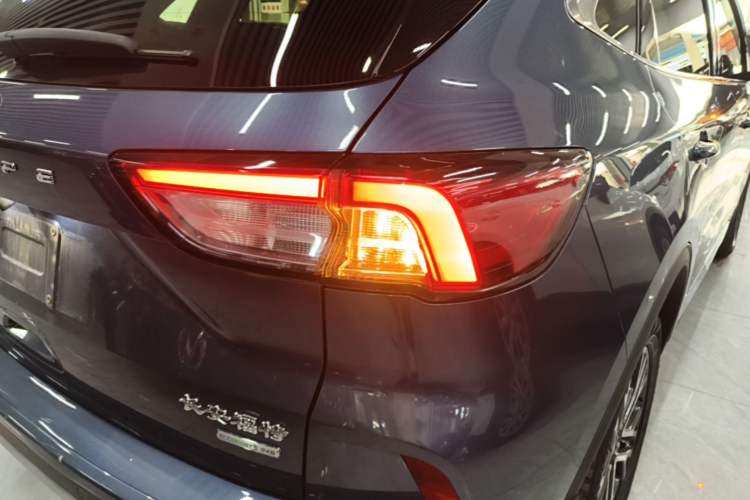 Used Ford Escape 2020 EcoBoost 245 Two-Wheel-Drive Titanium Edition Right Rear Taillight