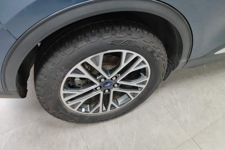 Used Ford Escape 2020 EcoBoost 245 Four-Wheel Drive ST-LINE Deluxe Edition Right Rear Wheel Hub