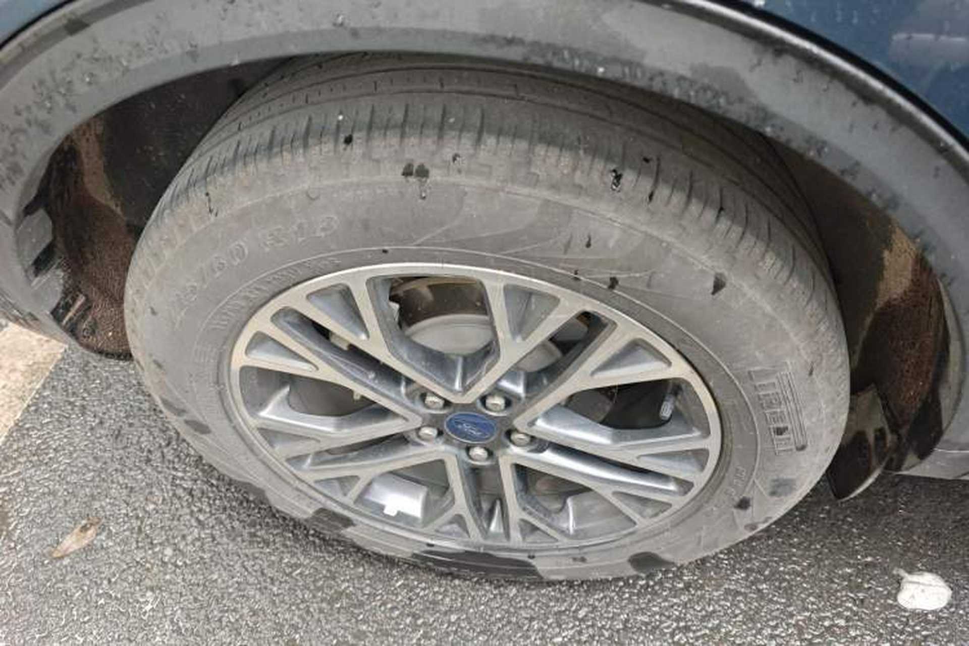 Used Ford Escape 2020 EcoBoost 245 Two-Wheel-Drive Titanium Edition Right Rear Wheel Hub