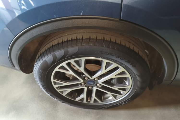 Used Ford Escape 2020 EcoBoost 245 Two-Wheel-Drive Titanium Edition Right Rear Wheel Hub