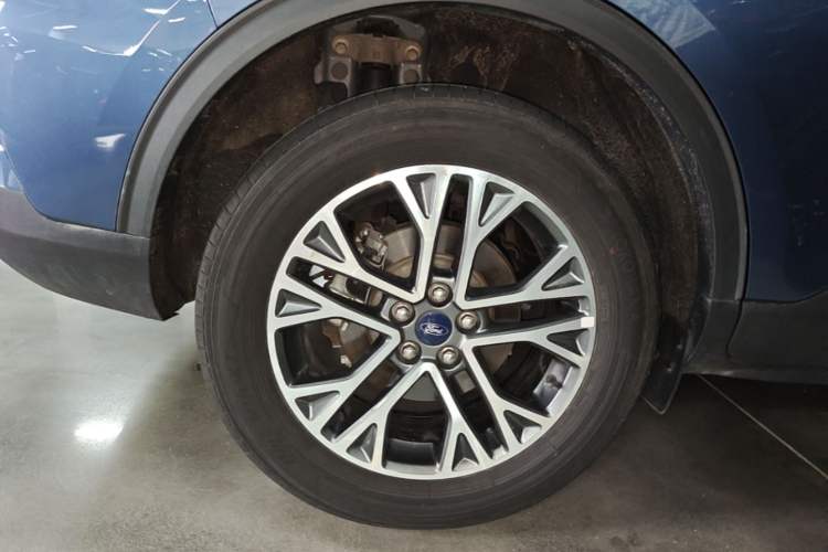 Used Ford Escape 2020 EcoBoost 245 Two-Wheel-Drive Titanium Edition Right Rear Wheel Hub
