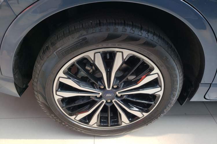 Used Ford Escape 2020 EcoBoost 245 Four-Wheel Drive ST-LINE Deluxe Edition Right Rear Wheel Hub