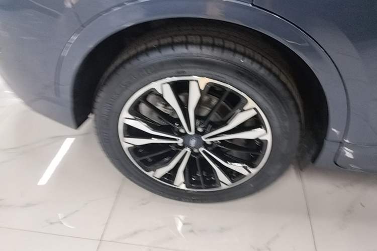 Used Ford Escape 2020 EcoBoost 245 Four-Wheel Drive ST-LINE Deluxe Edition Right Rear Wheel Hub