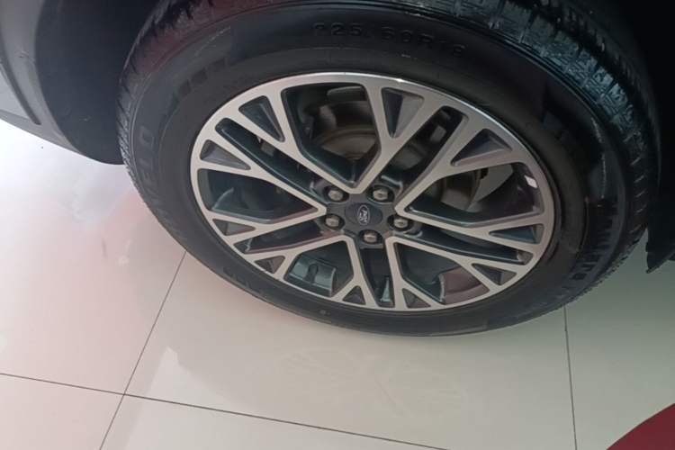 Used Ford Escape 2020 EcoBoost 245 Four-Wheel Drive Titanium Edition Right Rear Wheel Hub