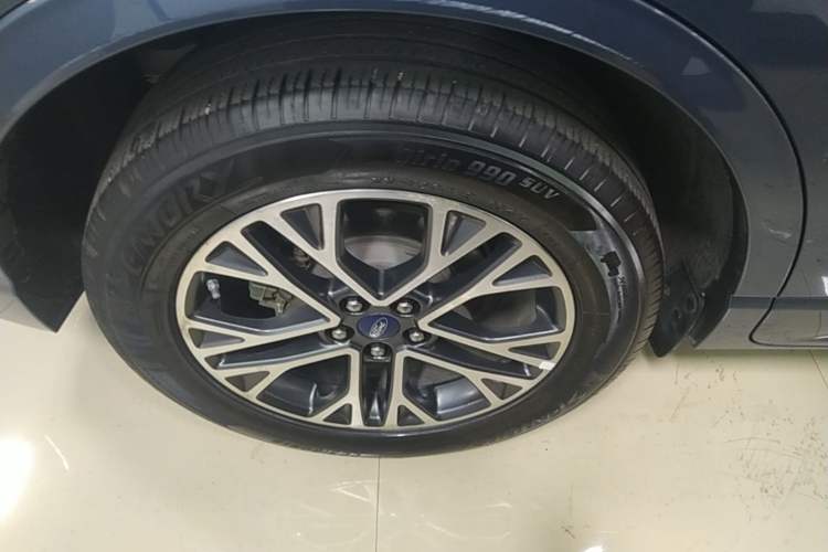 Used Ford Escape 2020 EcoBoost 245 Two-Wheel Drive Smart & Enjoyment Model Right Rear Wheel Hub