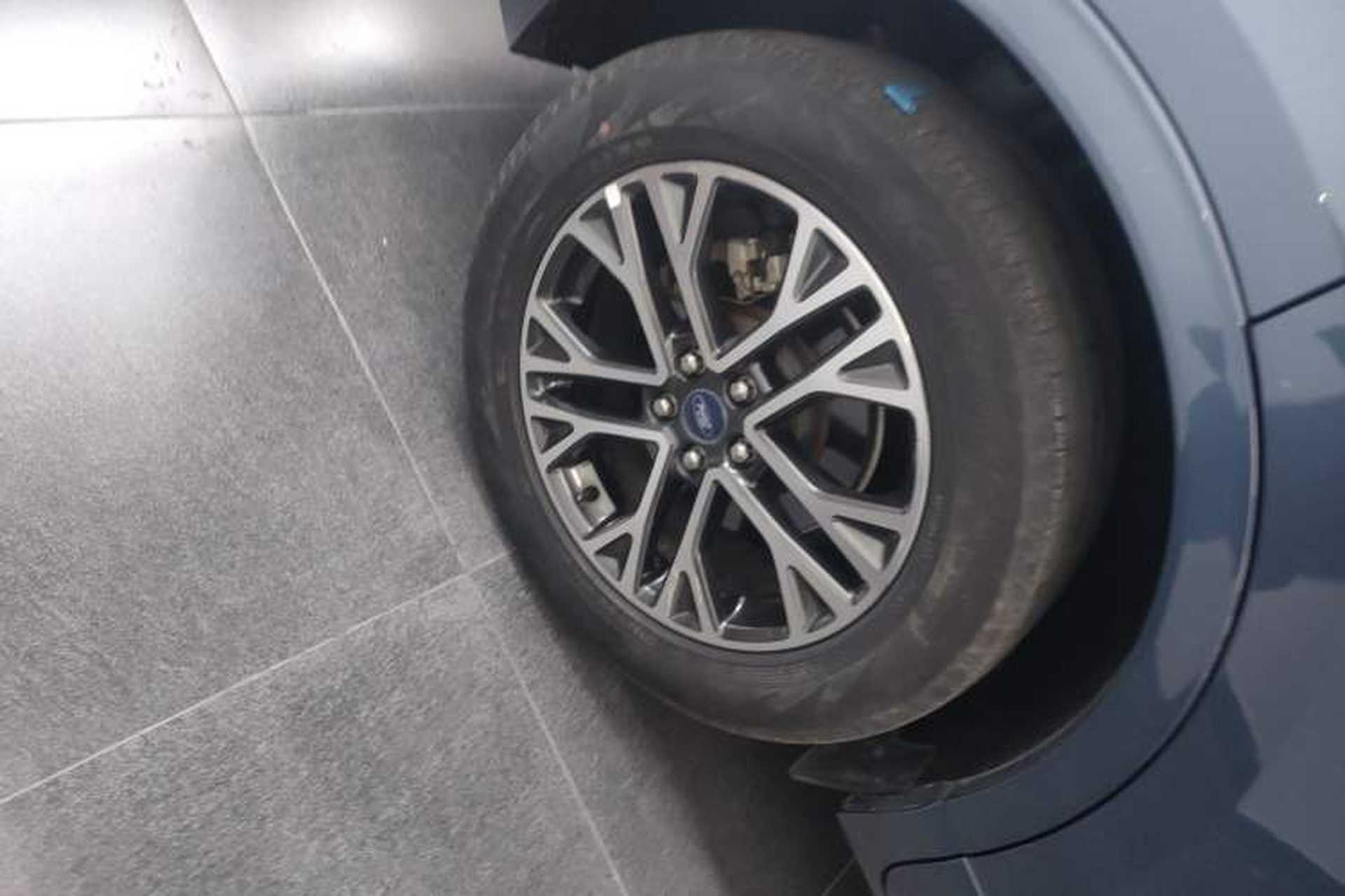 Used Ford Escape 2020 EcoBoost 245 Four-Wheel Drive Luxury Edition Right Rear Wheel Hub