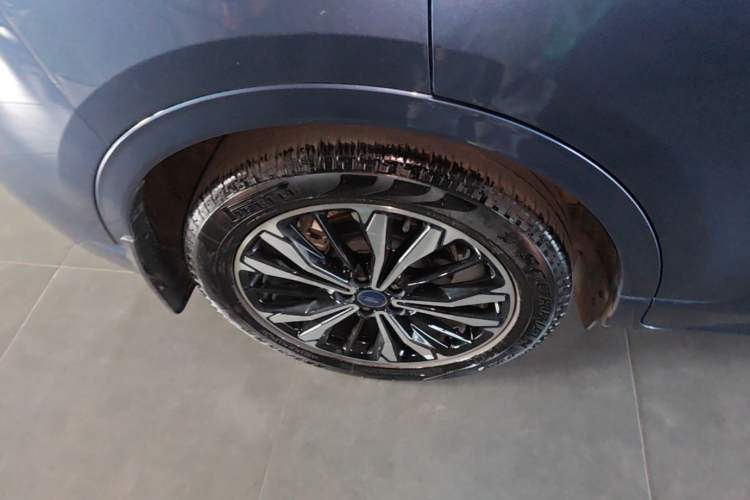 Used Ford Escape 2020 EcoBoost 245 Four-Wheel Drive ST-LINE Deluxe Edition Right Rear Wheel Hub