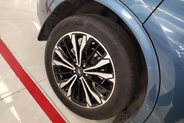 Used Ford Escape 2020 EcoBoost 245 Four-Wheel Drive ST-LINE Deluxe Edition Right Rear Wheel Hub