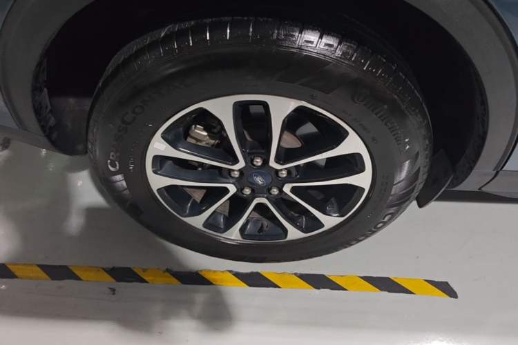 Used Ford Escape 2020 EcoBoost 245 Two-Wheel Drive Smart & Enjoyment Model Right Rear Wheel Hub
