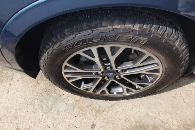 Used Ford Escape 2020 EcoBoost 245 Four-Wheel Drive Luxury Edition Right Rear Wheel Hub