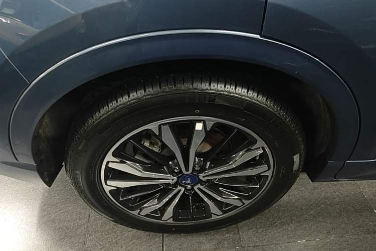 Used Ford Escape 2020 EcoBoost 245 Four-Wheel Drive ST-LINE Deluxe Edition Right Rear Wheel Hub