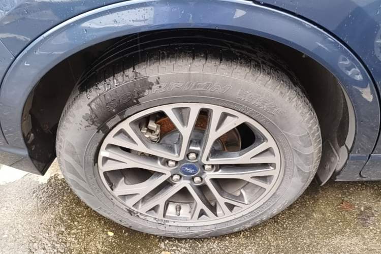 Used Ford Escape 2020 EcoBoost 245 Four-Wheel Drive Luxury Edition Right Rear Wheel Hub