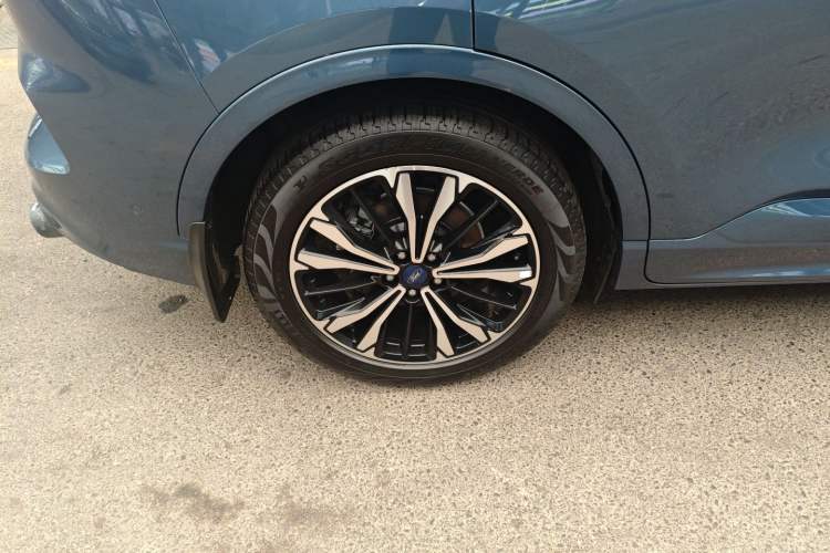 Used Ford Escape 2020 EcoBoost 245 Four-Wheel Drive ST-LINE Deluxe Edition Right Rear Wheel Hub