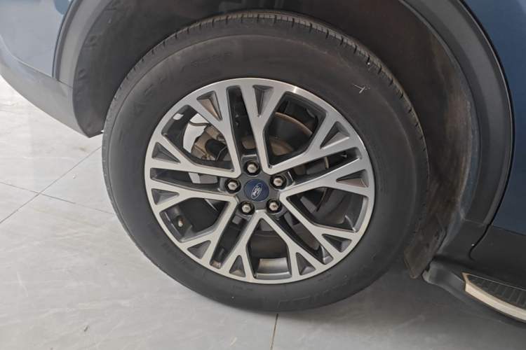 Used Ford Escape 2020 EcoBoost 245 Two-Wheel-Drive Titanium Edition Right Rear Wheel Hub