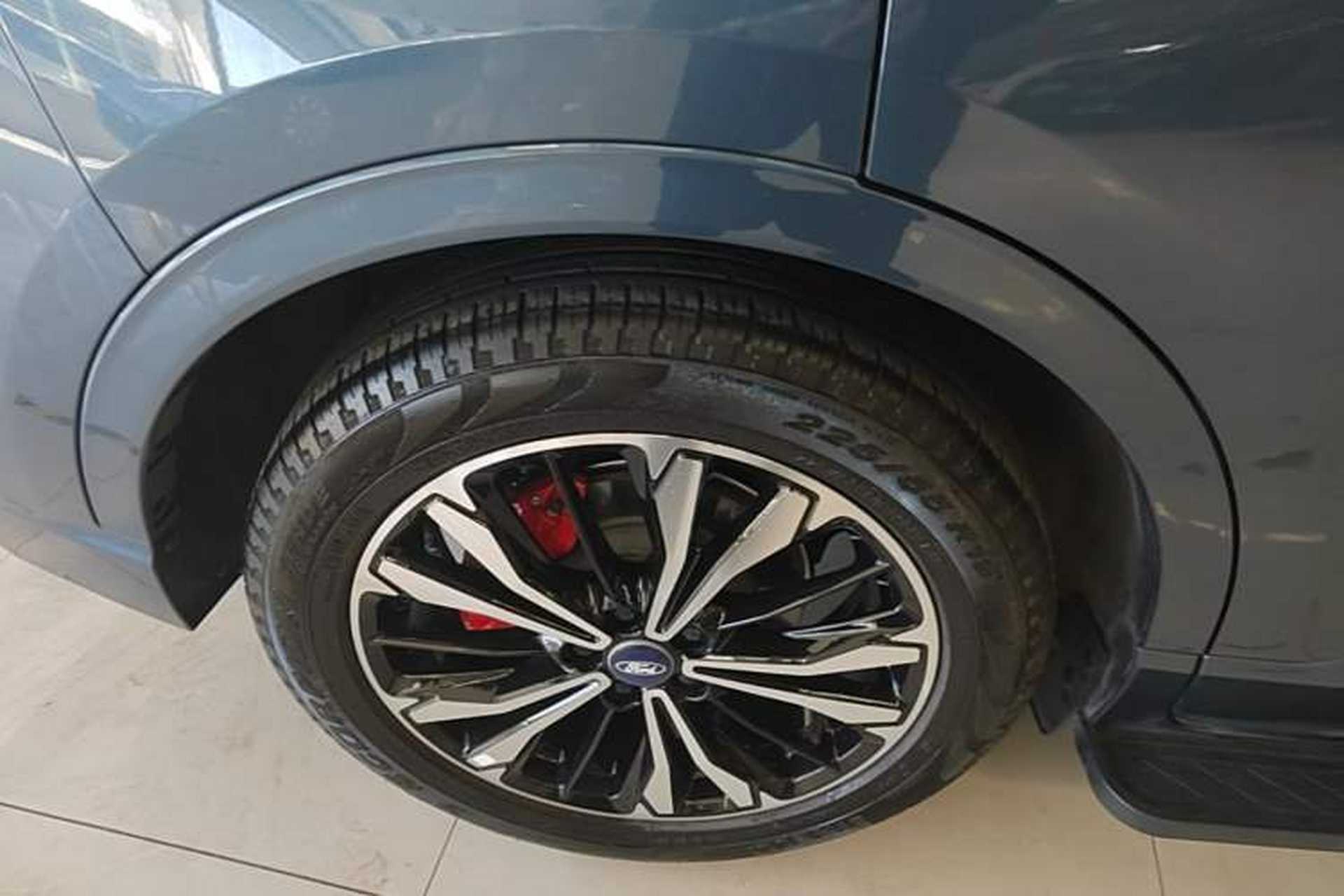 Used Ford Escape 2020 EcoBoost 245 Four-Wheel Drive ST-LINE Deluxe Edition Right Rear Wheel Hub