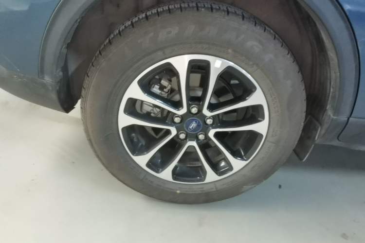 Used Ford Escape 2020 EcoBoost 245 Two-Wheel-Drive Comfort Edition Right Rear Wheel Hub