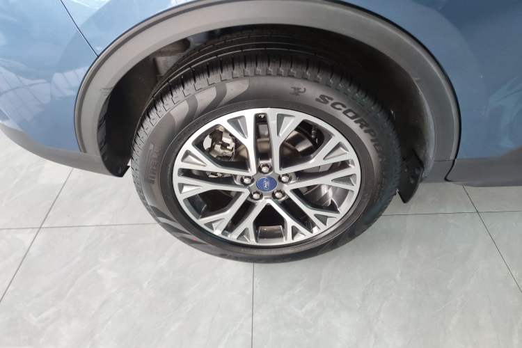 Used Ford Escape 2020 EcoBoost 245 Two-Wheel-Drive Titanium Edition Right Rear Wheel Hub