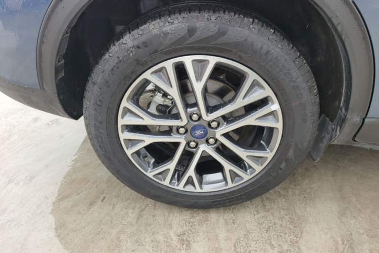 Used Ford Escape 2020 EcoBoost 245 Two-Wheel-Drive Titanium Edition Right Rear Wheel Hub