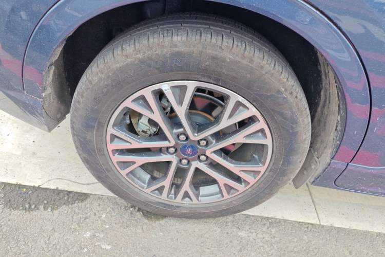 Used Ford Escape 2020 EcoBoost 245 Four-Wheel Drive Luxury Edition Right Rear Wheel Hub