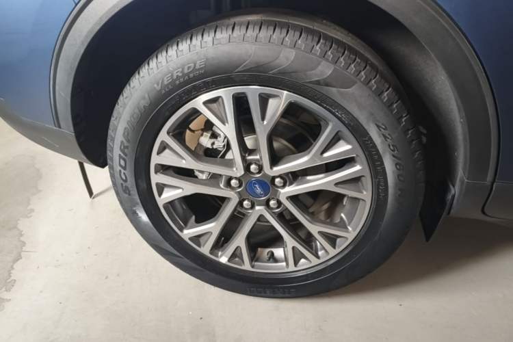 Used Ford Escape 2020 EcoBoost 245 Two-Wheel-Drive Titanium Edition Right Rear Wheel Hub