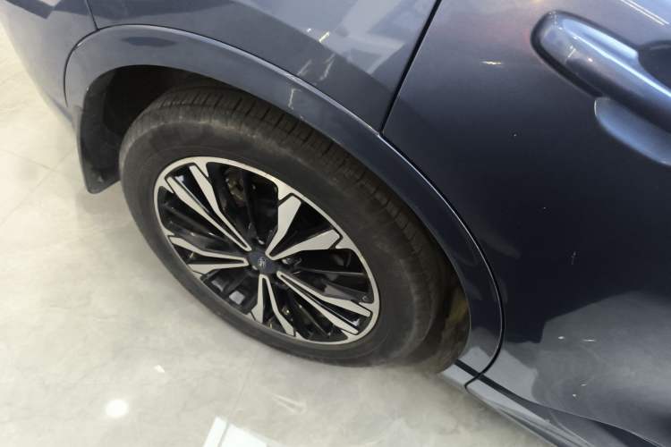 Used Ford Escape 2020 EcoBoost 245 Four-Wheel Drive ST-LINE Deluxe Edition Right Rear Wheel Hub