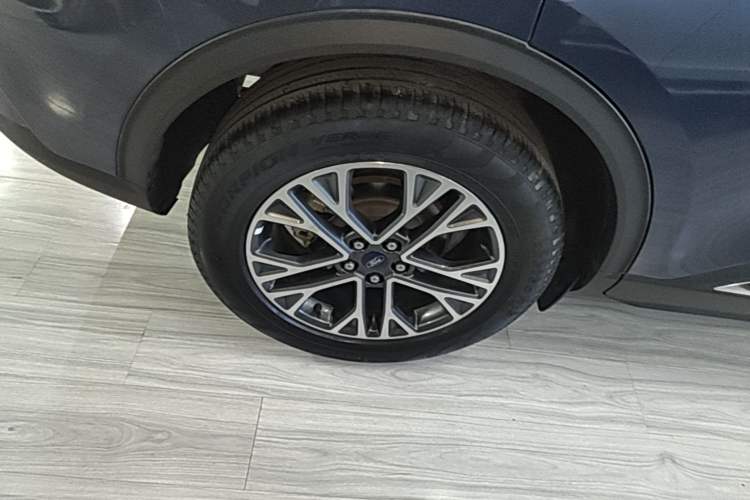 Used Ford Escape 2020 EcoBoost 245 Two-Wheel-Drive Titanium Edition Right Rear Wheel Hub